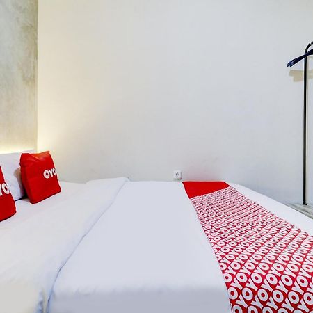 Oyo 90215 Ada Residence Telukjambe Exteriér fotografie