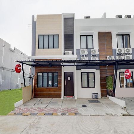 Oyo 90215 Ada Residence Telukjambe Exteriér fotografie