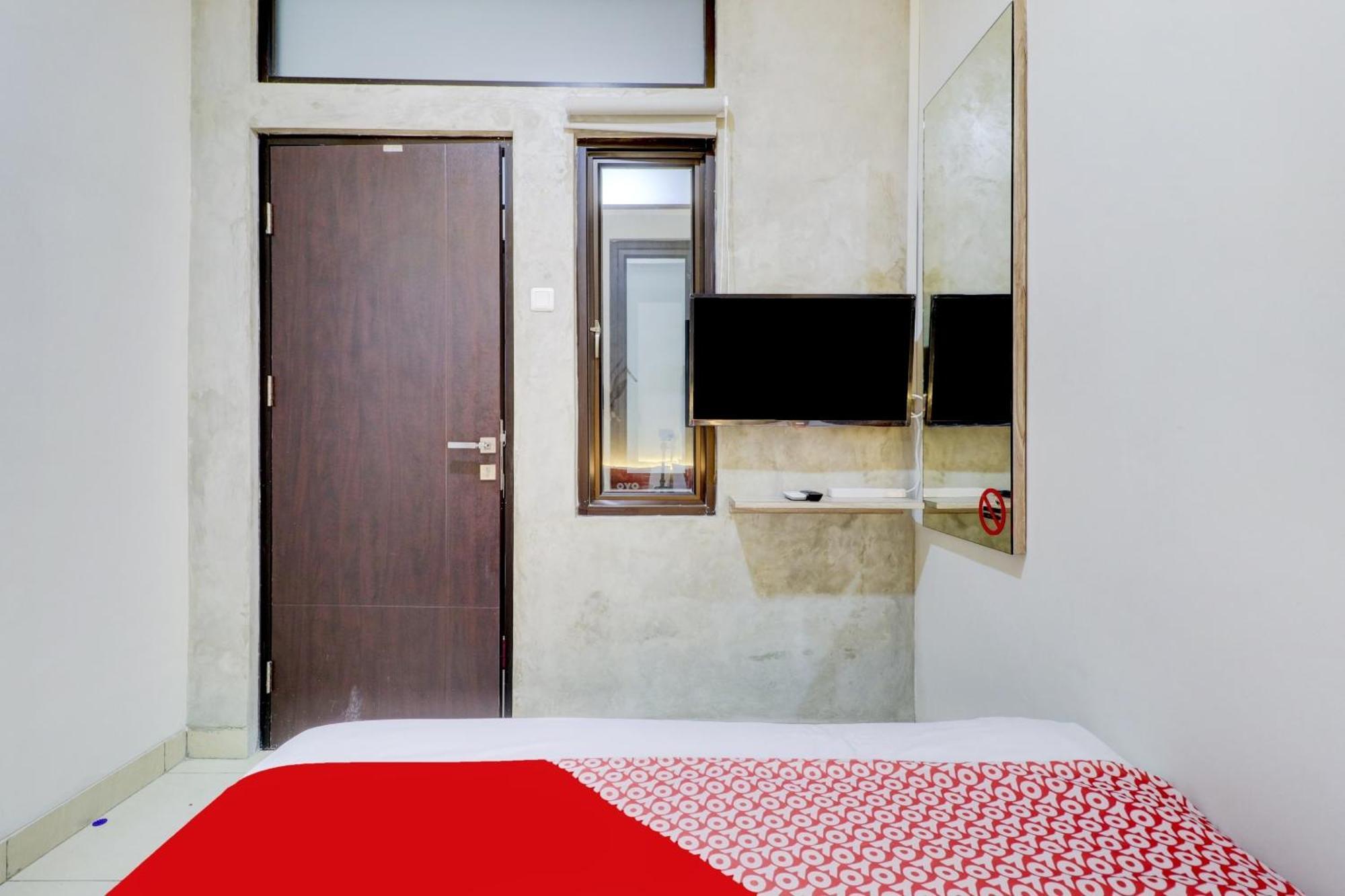 Oyo 90215 Ada Residence Telukjambe Exteriér fotografie