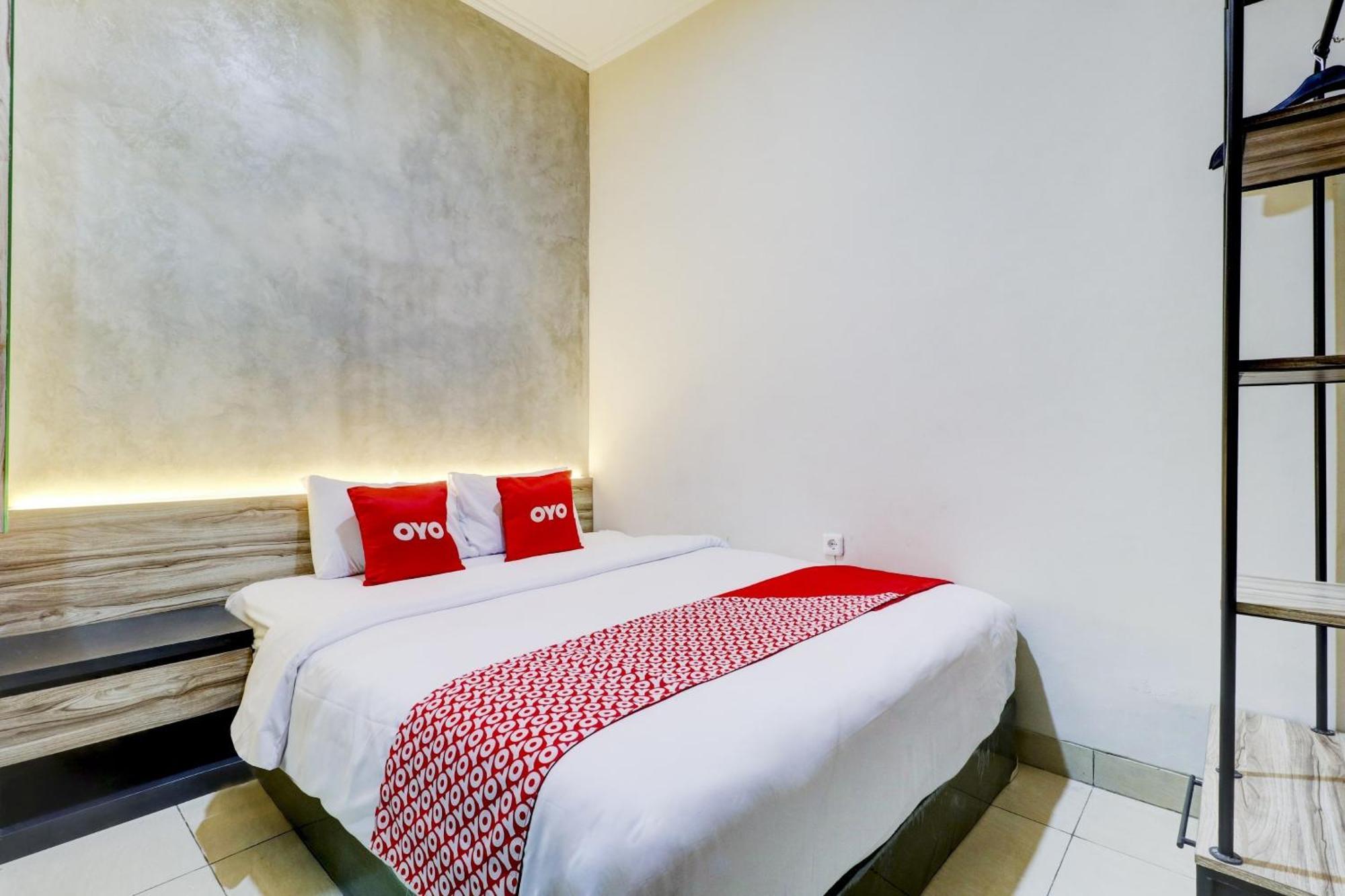 Oyo 90215 Ada Residence Telukjambe Exteriér fotografie