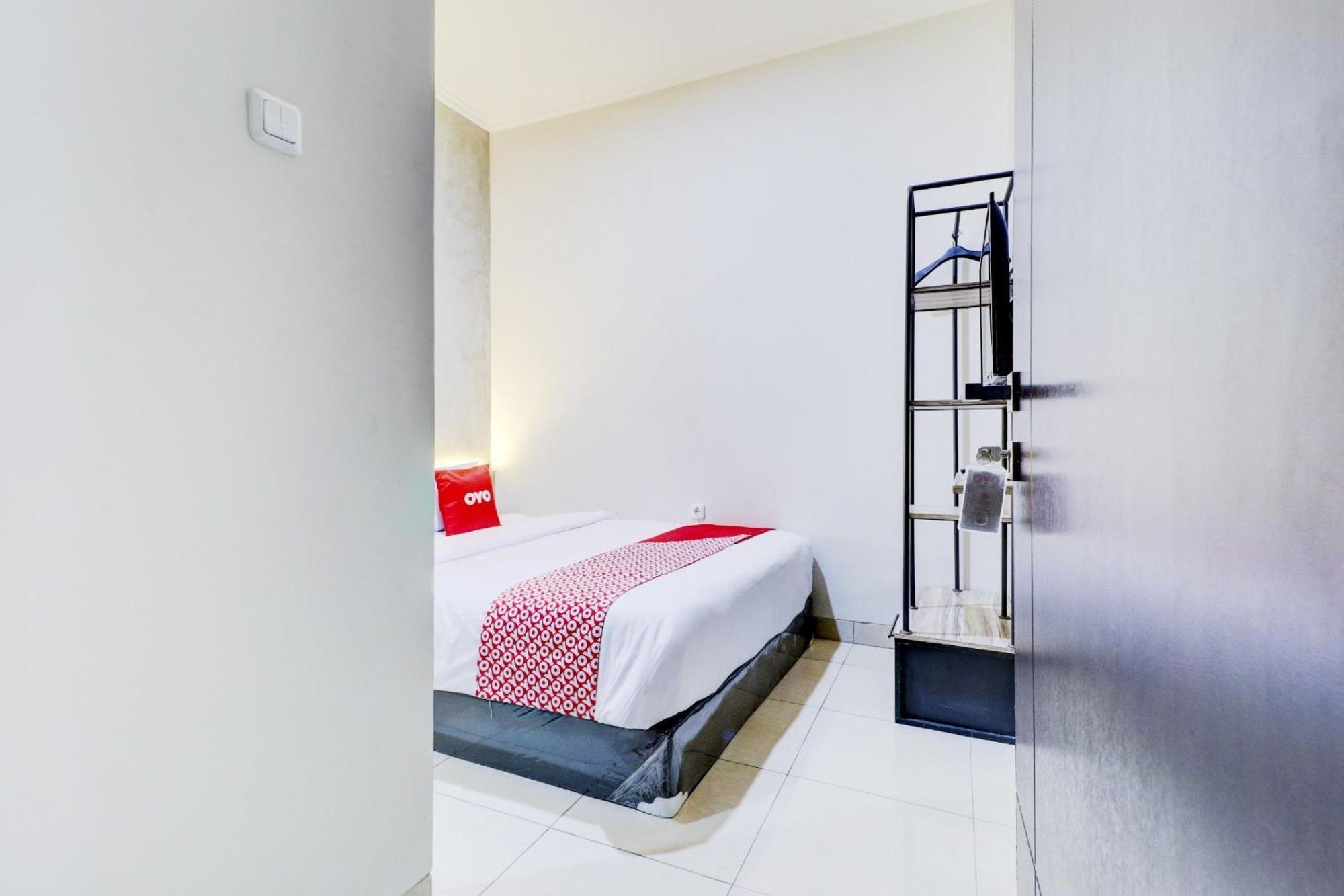 Oyo 90215 Ada Residence Telukjambe Exteriér fotografie