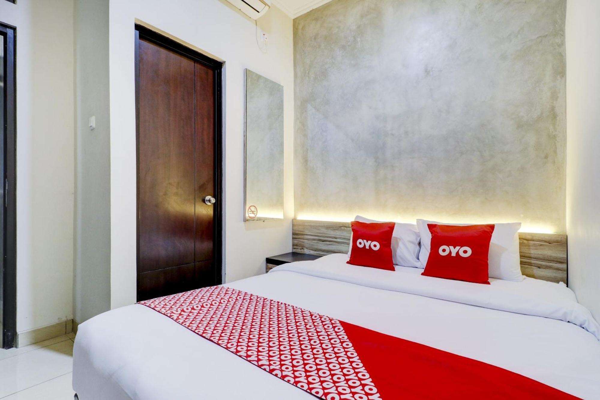 Oyo 90215 Ada Residence Telukjambe Exteriér fotografie