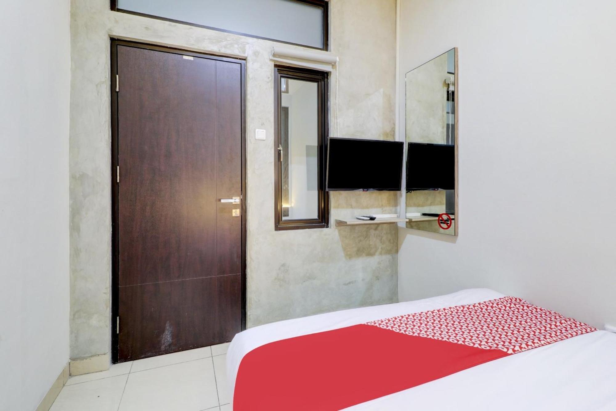 Oyo 90215 Ada Residence Telukjambe Exteriér fotografie