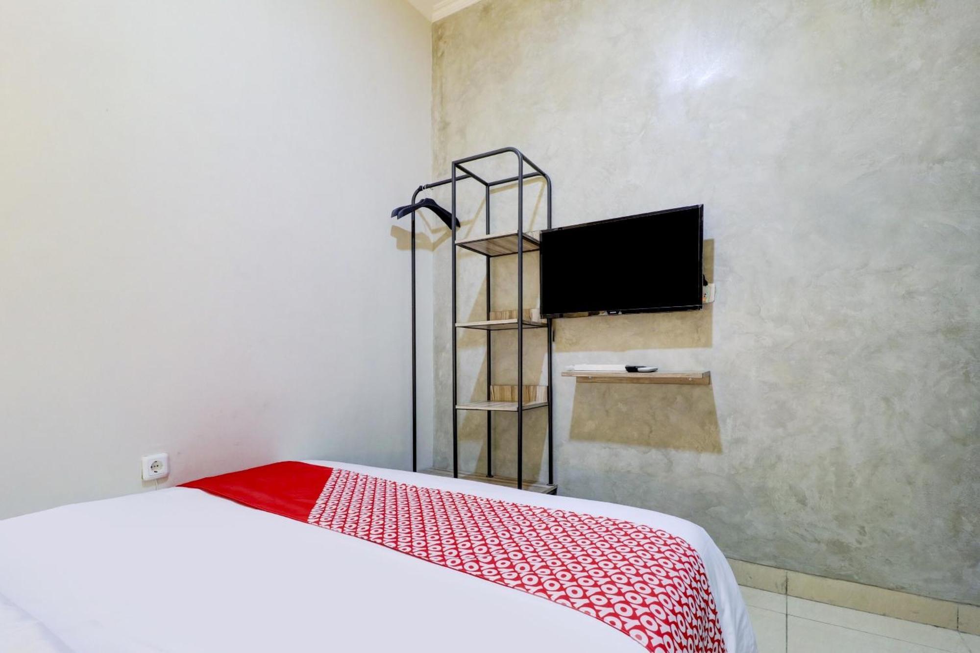 Oyo 90215 Ada Residence Telukjambe Exteriér fotografie