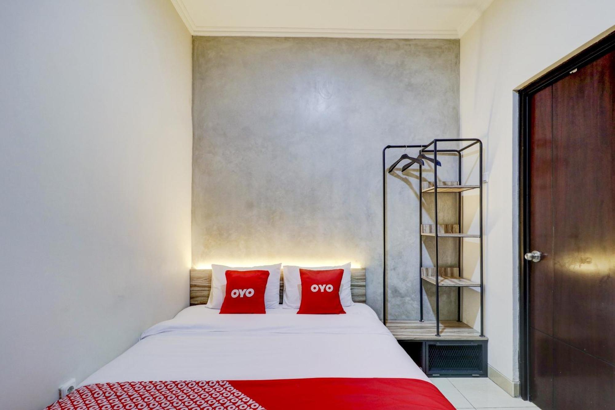 Oyo 90215 Ada Residence Telukjambe Exteriér fotografie